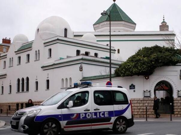 Svinjske glave ostavljene ispred više džamija u Parizu, policija istražuje slučajeve
