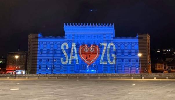Svjetla na sarajevskoj Vijećnici u znaku podrške Gradu Zagrebu