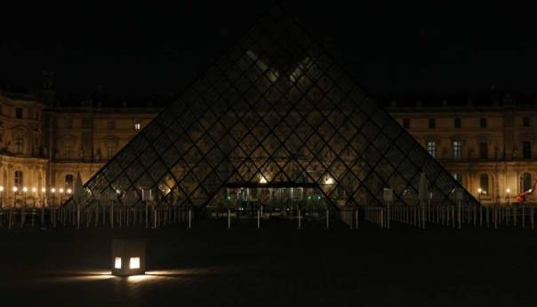 Svjetla piramide muzeja Louvre ugašena ranije zbog štednje energije