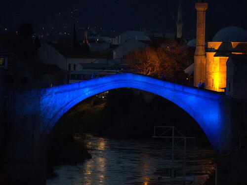 Svjetlo za autizam: Stari Most u plavom