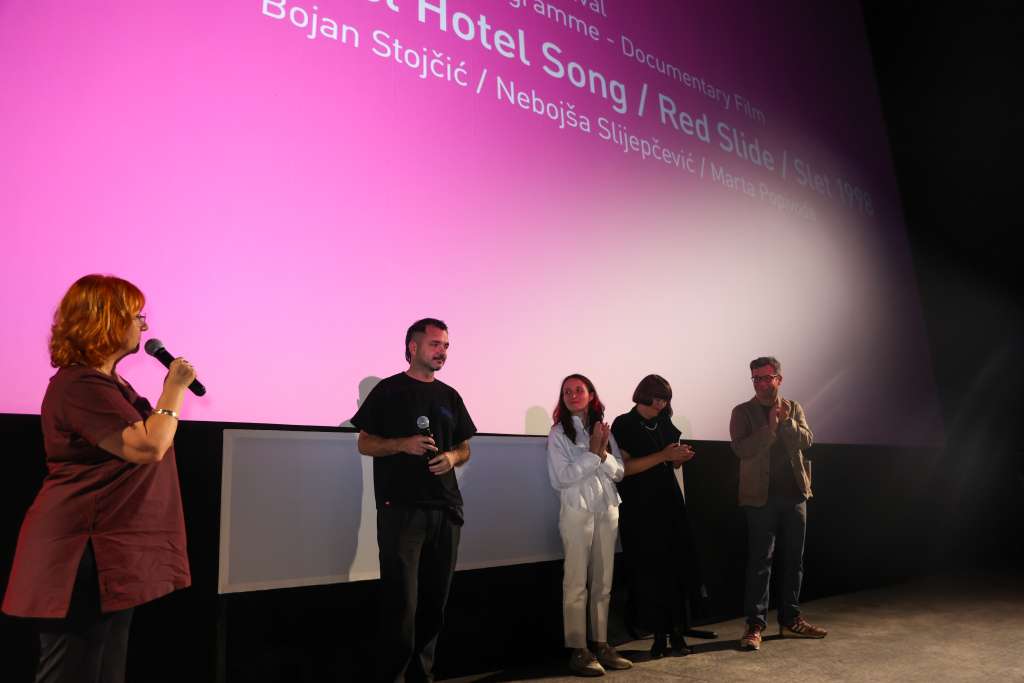 Svjetska premijera filma "Steel Hotel Song" na SFF-u: Tišina hotela i buka stadiona