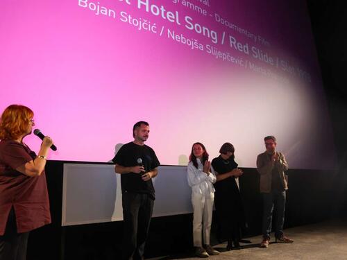 Svjetska premijera filma "Steel Hotel Song" na SFF-u: Tišina hotela i buka stadiona