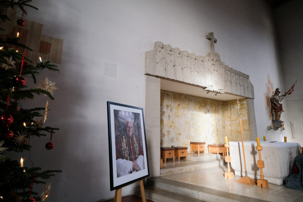 Svjetski čelnici opraštaju se od bivšeg pape Benedikta XVI.