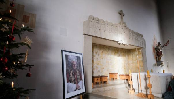 Svjetski čelnici opraštaju se od bivšeg pape Benedikta XVI.