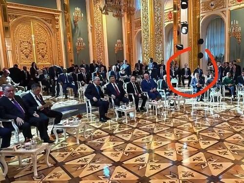 Svjetski lideri u prvim, Dodik i Vučić u zadnjim redovima sastanka u Moskvi