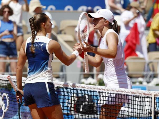 Swiatek u drugom kolu sigurna protiv Francuskinje Parry