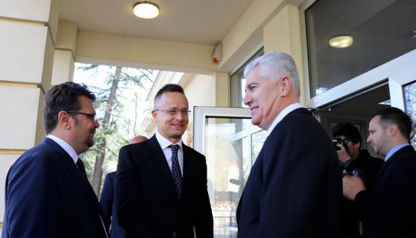 Szijjarto: Molim EU da razgovara s Dodikom, podrška Čoviću