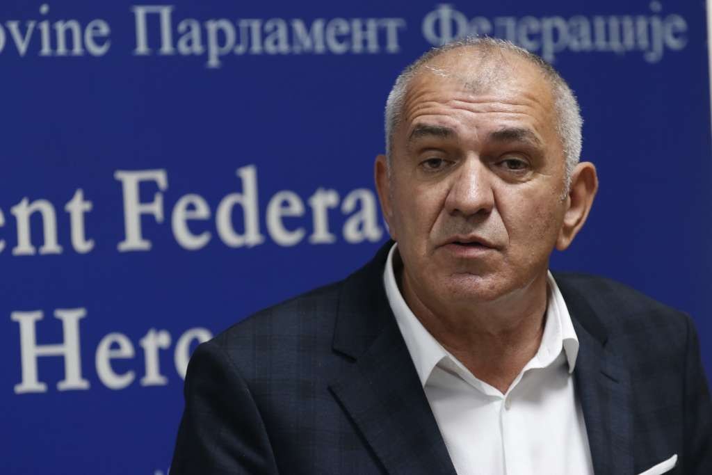 Tadić: Devetog sudiju Ustavnog suda FBiH izabrat po uputama OHR-a i listi VSTV-a