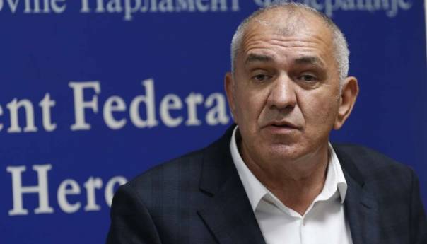 Tadić: Devetog sudiju Ustavnog suda FBiH izabrat po uputama OHR-a i listi VSTV-a