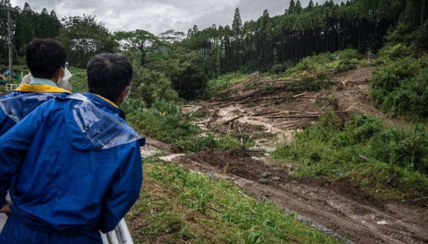 Tajfun Khanun donio obilne kiše i jake vjetrove Japanu i Južnoj Koreji