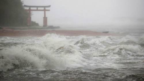 Tajfun Noru nanio ogromnu štetu širom Vijetnama, stotine hiljada ljudi u skloništima