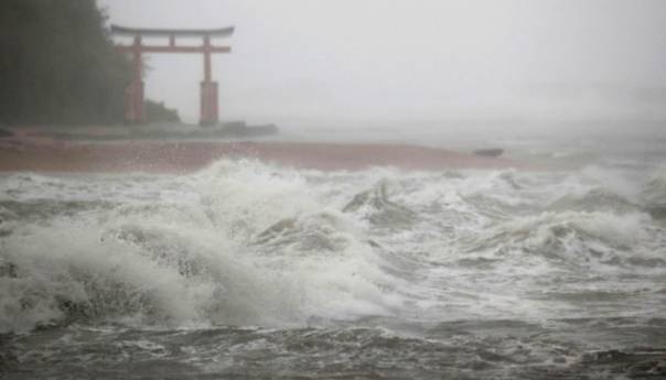 Tajfun Noru nanio ogromnu štetu širom Vijetnama, stotine hiljada ljudi u skloništima