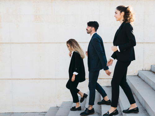 Tajland naredio službenicima da koriste stepenice umjesto liftova, nose kratki rukav umjesto odijela...