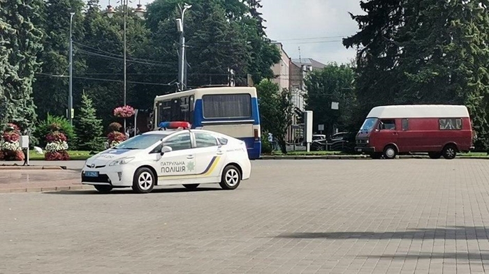 Ukrajina: Naoružani muškarac oteo autobus, 20 putnika zarobljeno