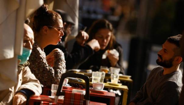 Talijani iskoristili popuštanje mjera i pohrlili u kafiće