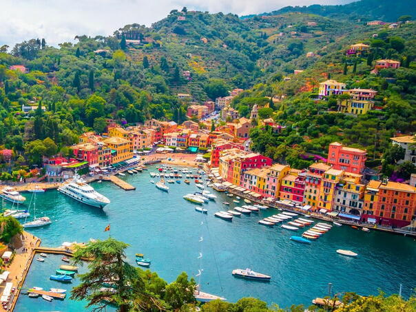 Talijanski grad zabranio hodanje bez majice, sjedenje na trotoarima i piknike