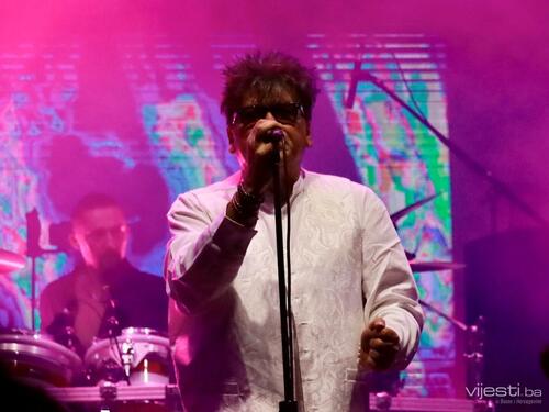 Tamo gdje ljubav počinje: Crvena jabuka “zapalila” Skenderiju