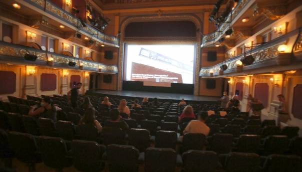 Tanovićev film 'Deset u pola' priča o prijateljstvu, ljubavi i bosanskom inatu