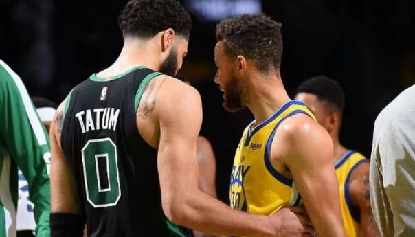 Tatumu pripao šuterski obračun s Curryjem