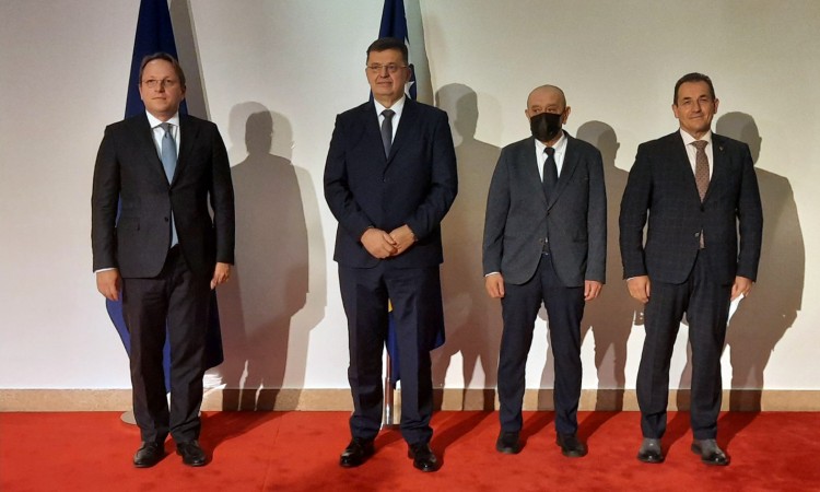 Tegeltija, Bevanda i Cikotić sastali se s Varhelyijem