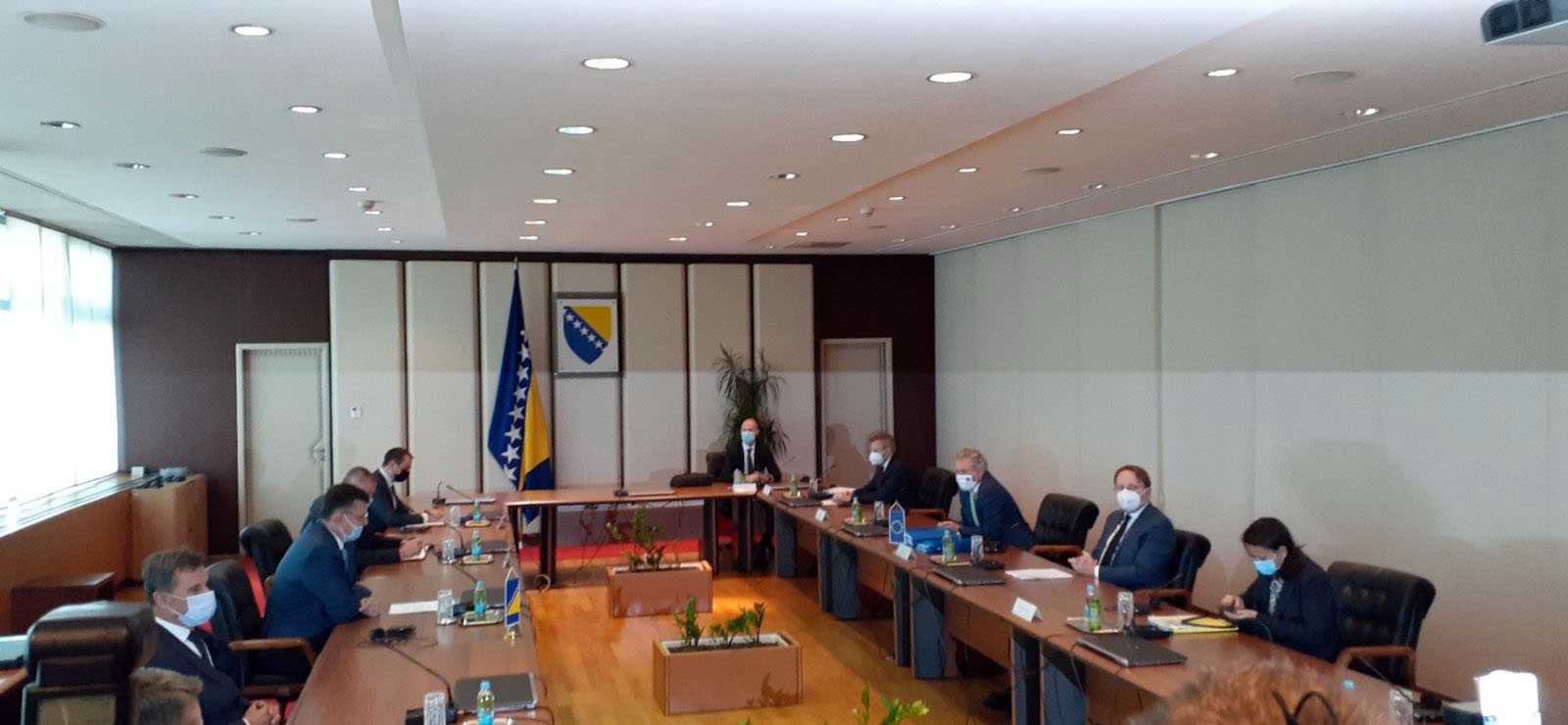 Tegeltija i entitetski premijeri ugostili EU komesara Olivera Varhelyja