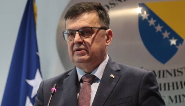 Tegeltija najavio šatorski karantin na granici BiH