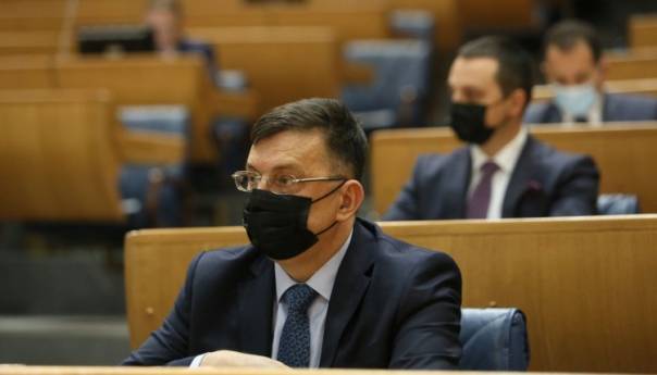 Tegeltija: Prve vakcine u BiH stižu do kraja januara