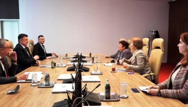 Tegeltija s ambasadoricom Francuske o evropskom putu BiH i reformama