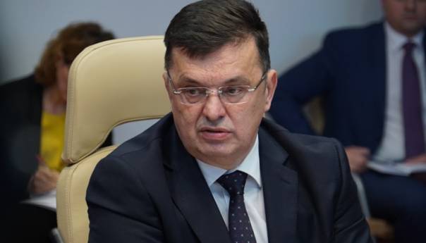 Tegeltija traži od Podžića da poništi odluku o odgađanju vojne vježbe