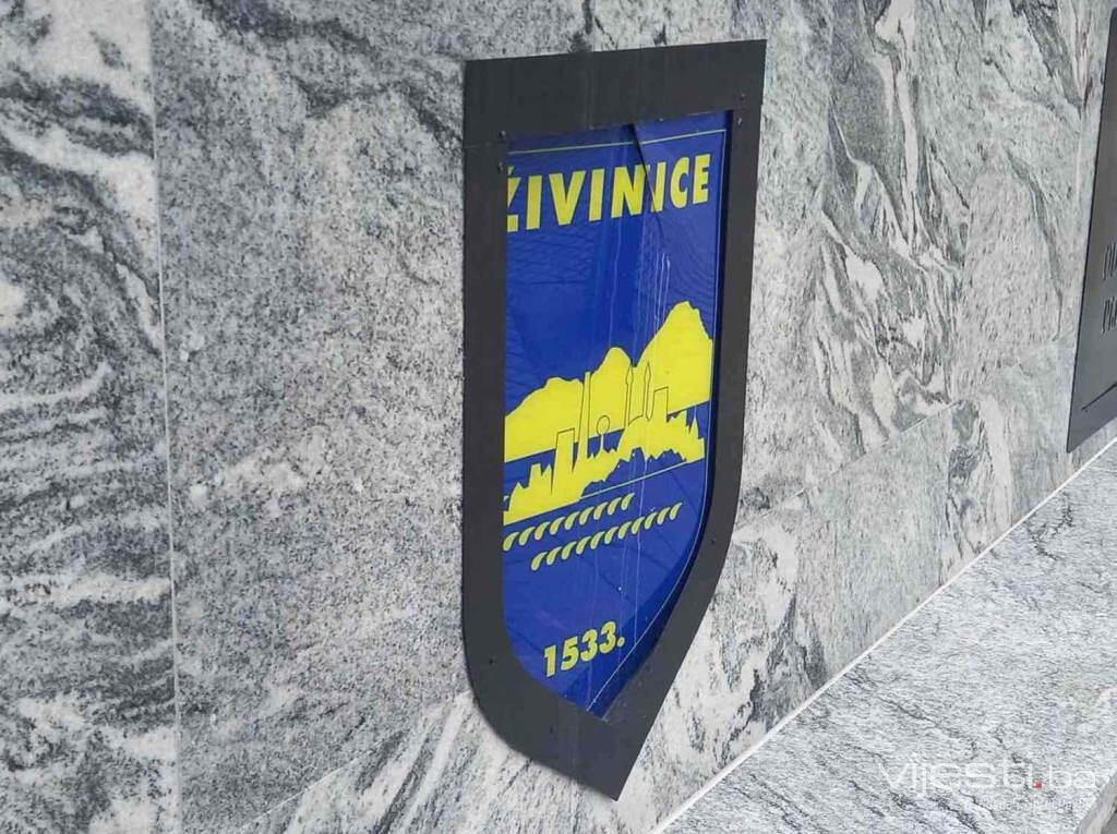 Tek što je izgrađen: Oštećen spomenik bh. ženi u Živinicama