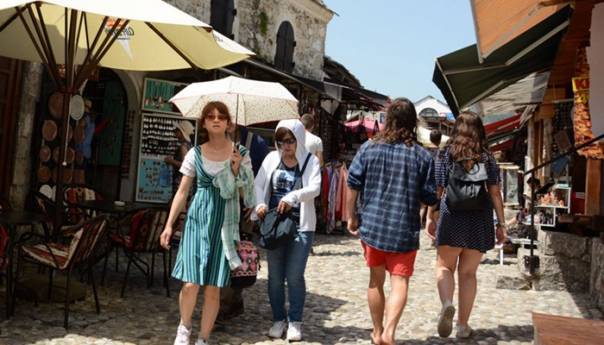 Temperatura do 39 stepeni, poslijepodne mogući lokalni pljuskovi