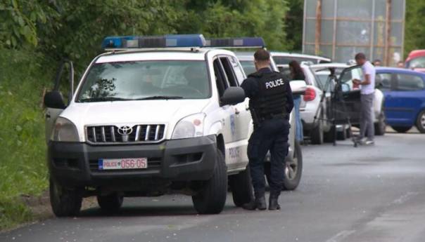 Tenzije na Kosovu: Zapaljeno još jedno civilno vozilo