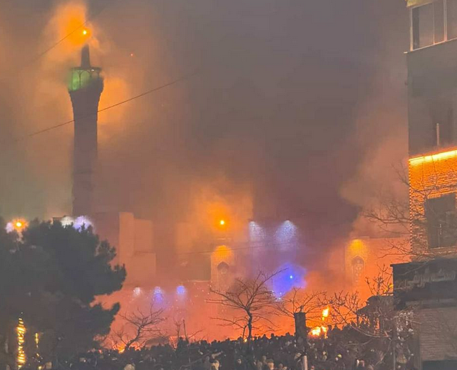 Tenzije na vrhuncu u Iranu: Zapaljena džamija