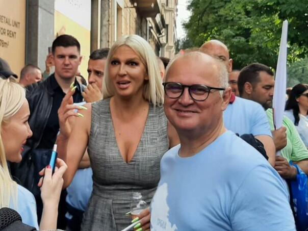 Tepić: Vučiću gotov si, ne krij se iza Karleušine suknje