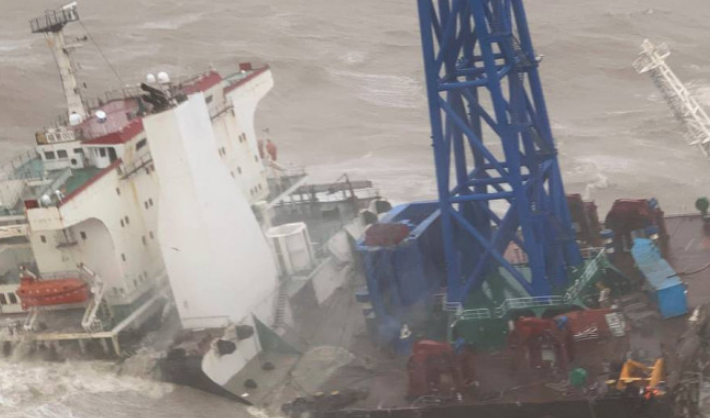 Teretni brod s 30 članova posade raspolovio se u Južnom kineskom moru