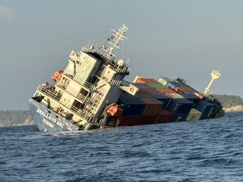Teretni brod Sealloyd Arc potonuo kod Tajlanda, posada spašena
