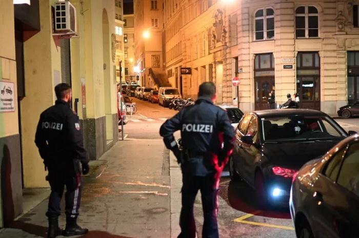 Teroristički napad u Beču, raste broj žrtava - potraga za napadačima