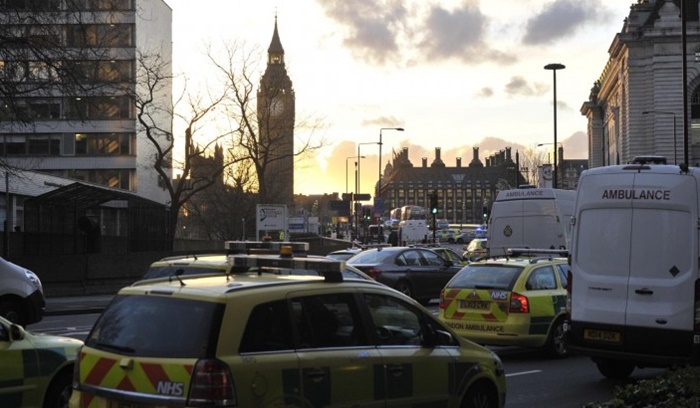 Teroristički napad u Londonu: Izbo troje ljudi, a onda upucan