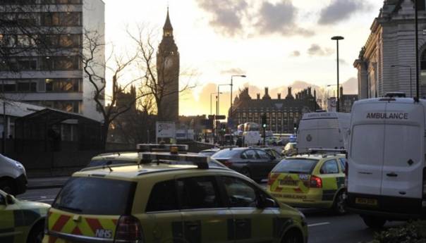 Teroristički napad u Londonu: Izbo troje ljudi, a onda upucan