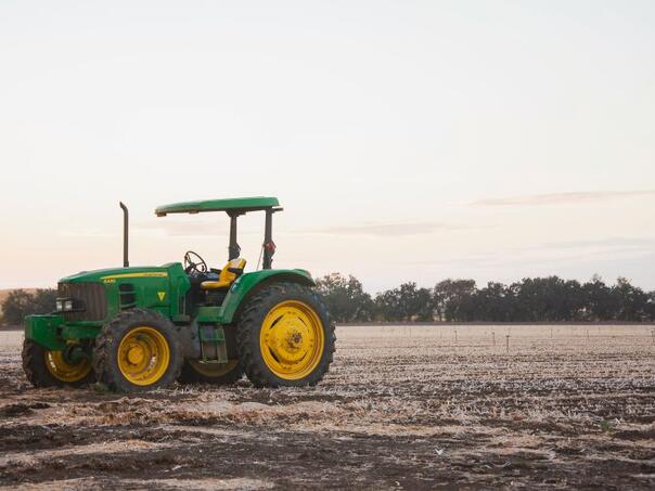 Tešanj: Pod traktorom aktivirana eksplozivna naprava