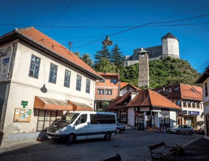 Tešanj uvodi besplatan Wi-Fi: Internet sada dostupan u parku i na trgu