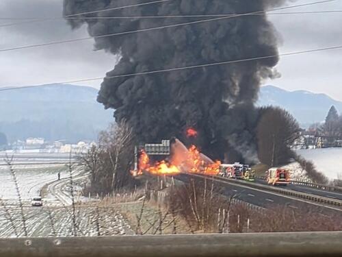 Stravični prizori: Nesreća u Sloveniji, zatvoren autoput