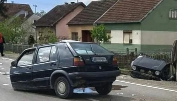Teška nesreća kod Bosanske Gradiške: Golf se prepolovio od siline udara