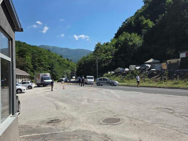 Teška nesreća kod Hadžića: Sudar tri vozila