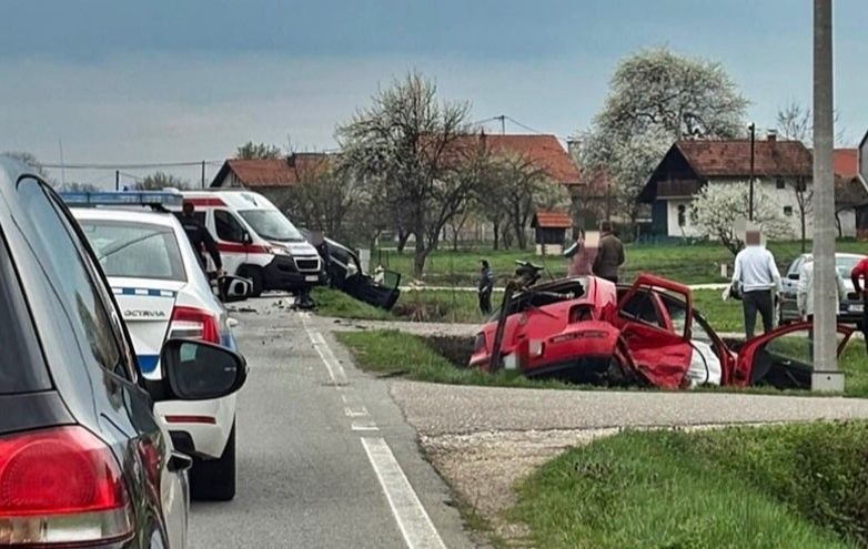 Teška nesreća kod Ugljevika: Dvije osobe prevezene u bolnicu