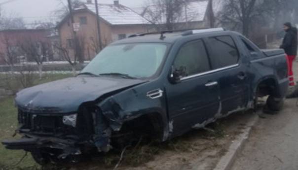 Teška nesreća kod Viteza: Automobil sletio s ceste i udario u zid
