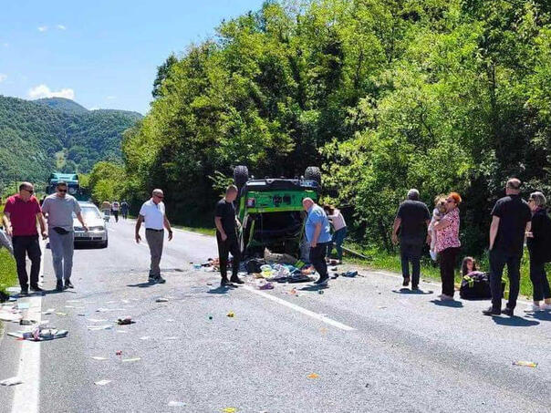 Teška nesreća kod Žepča, sudarili se automobili hrvatskih i poljskih tablica