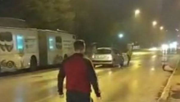 Teška nesreća na Dobrinji: Pješak leži na cesti