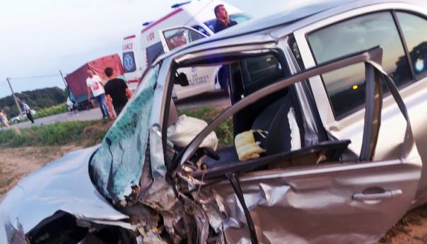 Teška nesreća na putu Bijeljina-Crnjelovo, jedna osoba povrijeđena