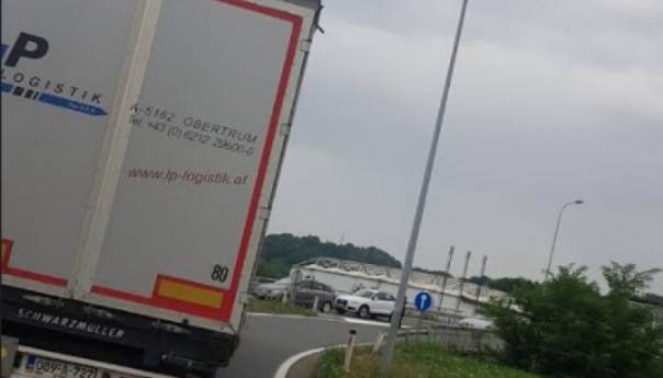 Teška nesreća na Šićkoj petlji: Ima povrijeđenih